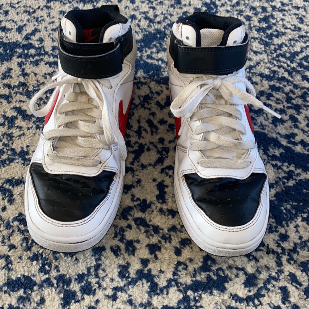 Nike court borough mid high top sneaker youth 5 big kids grade school - Picture 2 of 6